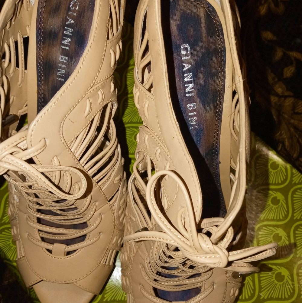 Giani Bini high heeled shoe